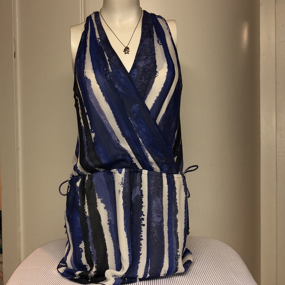 Banana Republic Silk Twist Back Cinch Sides Blue Striped Top Size 0 S/717812–00